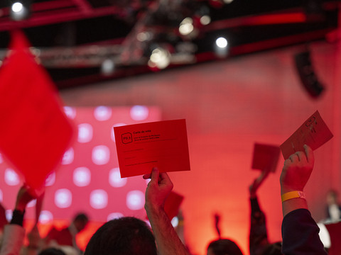 Le PS Suisse veut une adhésion à l'UE en plusieurs étapes