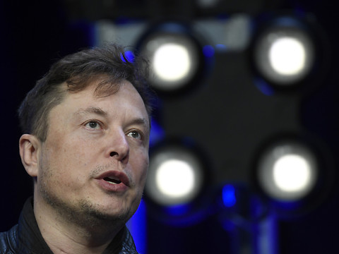 Elon Musk relaie de fausses allégations puis supprime son tweet