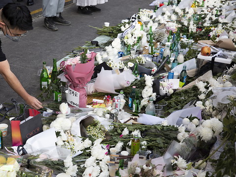 La Corée du Sud pleure les victimes de la bousculade de Halloween