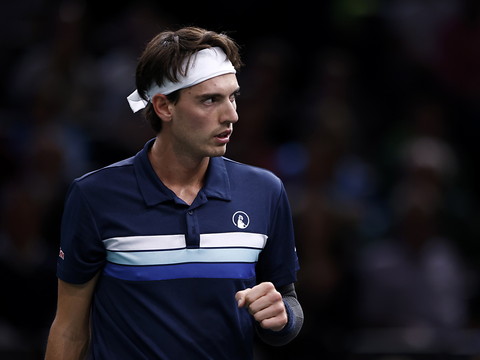 Hüsler s'offre le no 12 mondial à Paris