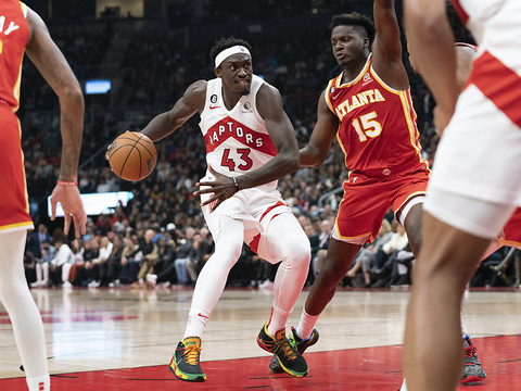 Les Hawks boivent la tasse