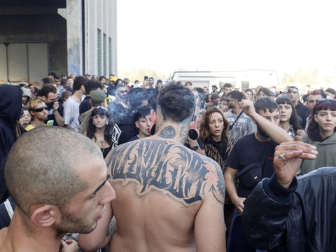 Meloni s'en prend aux rave-party: inquiétude pour les libertés