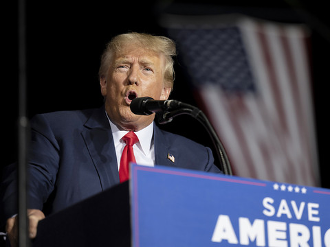 Elections de mi-mandat: Trump dit voir des indications de fraude