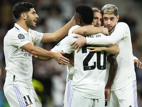 Milan se qualifie pour les 8es, Zakaria marque