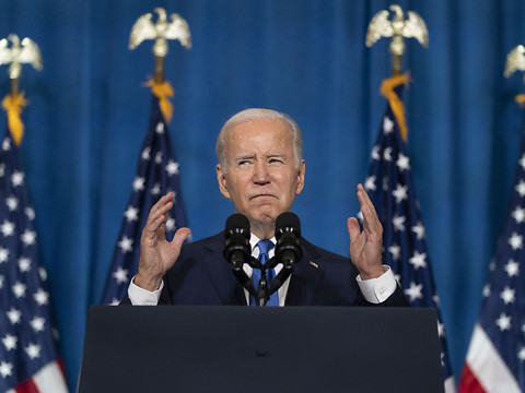Elections de mi-mandat: Biden avertit contre un risque de 