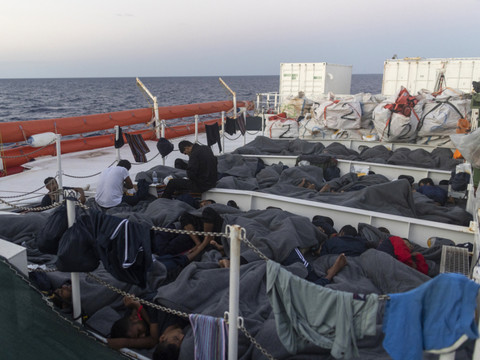 Une ONG demande l'aide de trois pays pour débarquer 234 migrants