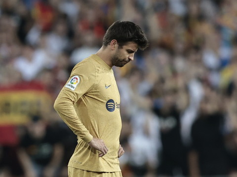 FC Barcelone: Gerard Piqué range ses crampons