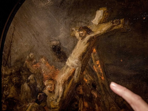 Considérée comme une copie, une esquisse est attribuée à Rembrandt
