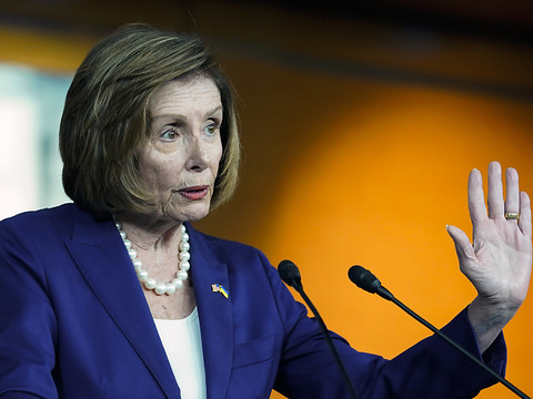 Pelosi appelle à ne pas avoir peur après l'agression de son mari
