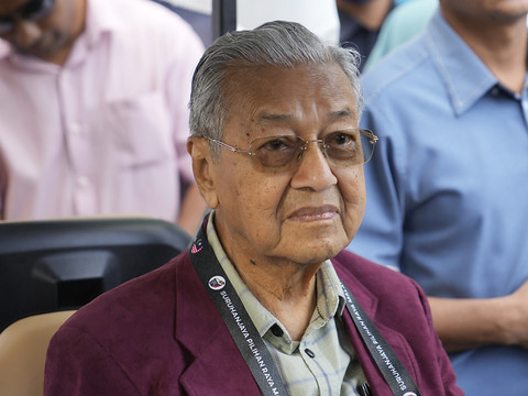 Un ex-premier ministre malaisien veut revenir au pouvoir à  97 ans