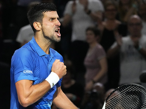 Novak Djokovic rejoint Holger Rune en finale