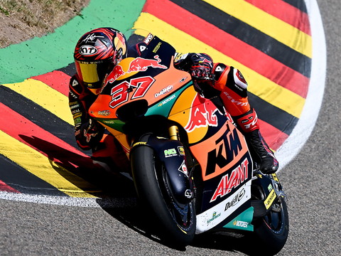 Augusto Fernandez sacré champion du monde de Moto2