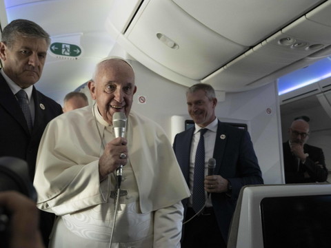 Le pape appelle les dirigeants libanais à laisser de côté leurs intérêts personnels