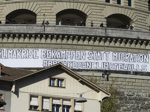 Des activistes mènent plusieurs actions de protestation à Berne