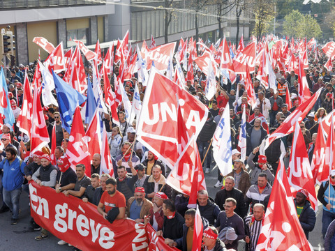 Entre 6000 et 7000 maçons romands manifestent à Lausanne