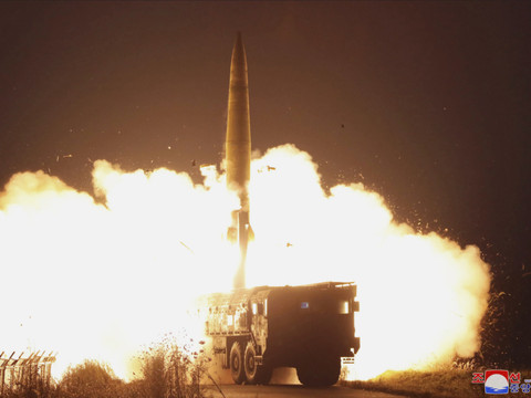 L'Iran annonce avoir fabriqué un missile balistique hypersonique