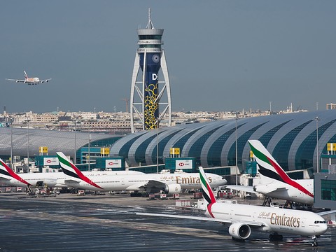 Emirates renoue avec les bénéfices au premier semestre
