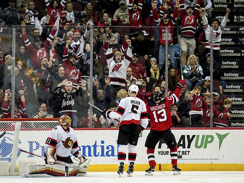 Hischier offre un 8e succès d'affilée aux Devils