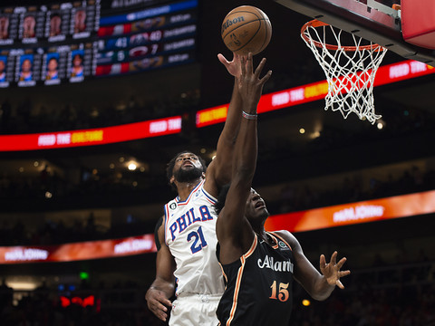 Capela cumule 18 points et 20 rebonds face à Philadelphie