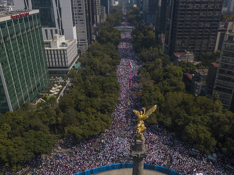Manifestation massive contre le projet de réforme électorale