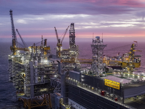 L'AIE réduit encore sa prévision de demande de pétrole