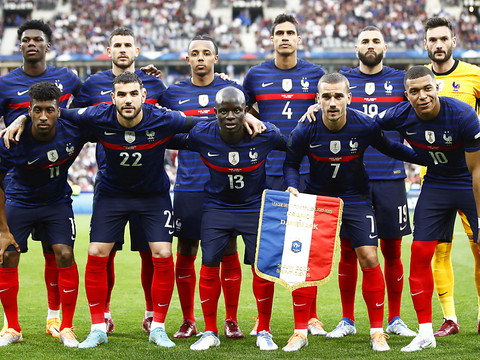 Les Bleus promettent de financer des ONG
