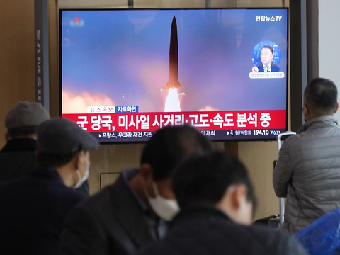 La Corée du Nord tire encore un missile balistique