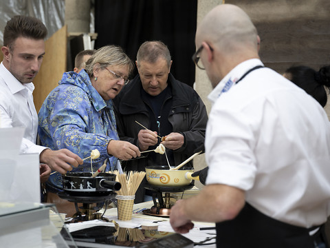 15'000 visiteurs au premier Festival suisse de la fondue à Fribourg