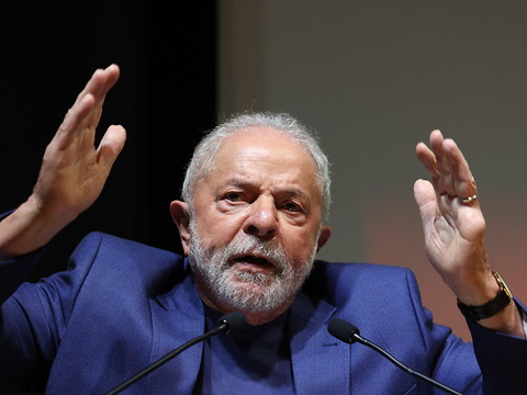 Lula a subi une intervention chirurgicale au larynx