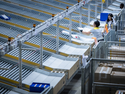 Résultats de la Poste impactés par la baisse des lettres et colis