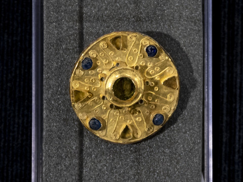 Découverte de tombes médiévales avec des bijoux en or à Bâle