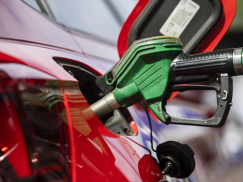 Le TCS lance un comparateur des prix de l'essence en Suisse