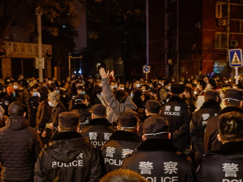 Police et censure au lendemain de manifestations historiques