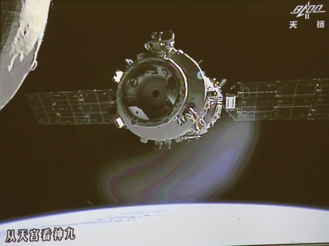 La Chine envoie trois nouveaux astronautes dans sa station spatiale