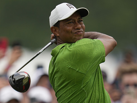 Woods souffre toujours de sa jambe accidentée