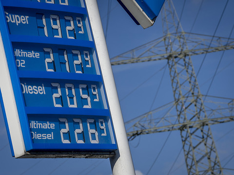 Zone euro: l'inflation baisse en novembre mais reste préoccupante