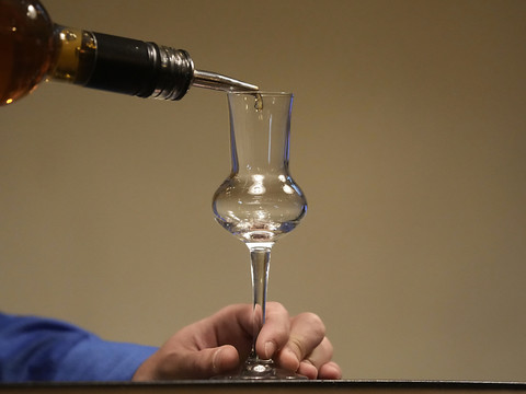 La sljivovica, eau de vie à base de prune entre à l'Unesco