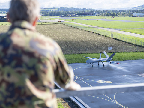 La livraison des drones de reconnaissance retardée à 2024