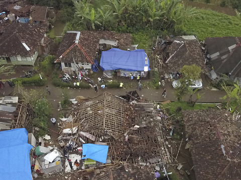 Indonésie: un séisme de magnitude 5,7 frappe l'île de Java