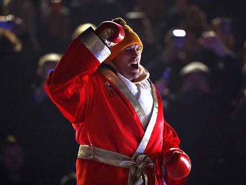 Fury domine encore Chisora, avec Usyk en bord de ring