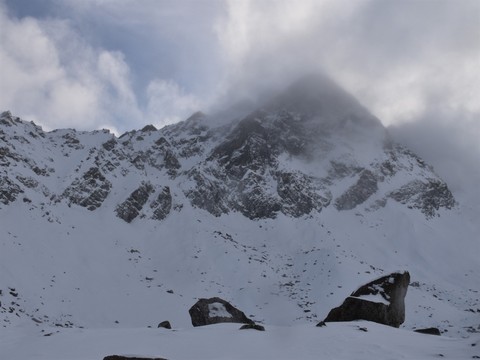 Un jeune homme de 24 ans meurt dans une avalanche aux Grisons.