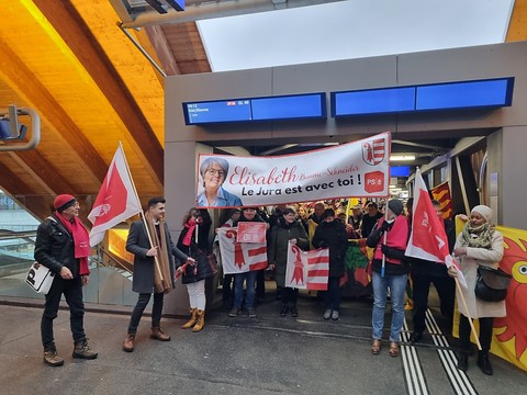 Les supporters d'Elisabeth Baume-Schneider débarquent à Berne