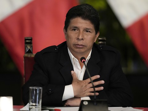 Pedro Castillo destitué et arrêté, sa vice-présidente investie
