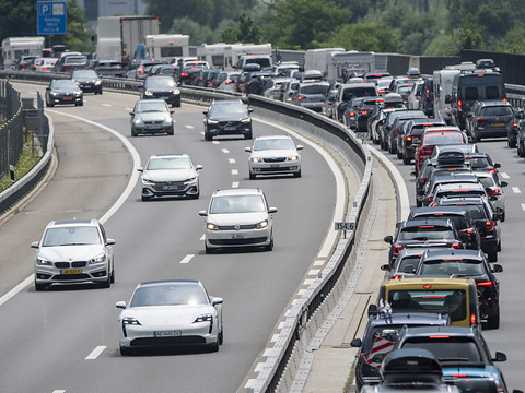 Dépassement par la droite: plus de retrait systématique du permis