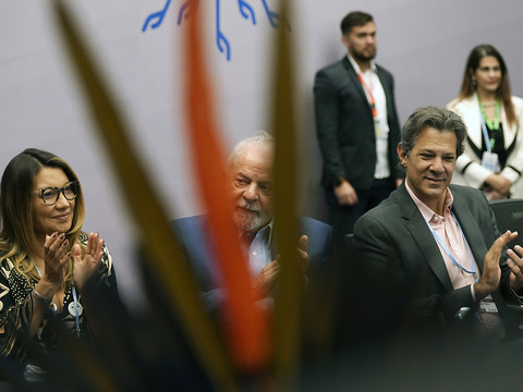 Brésil: Lula nomme Fernando Haddad, un de ses proches, ministre des Finances
