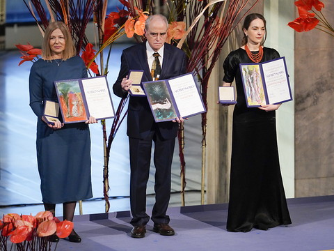 Les Prix Nobel de la paix dénoncent la guerre 