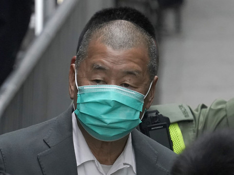 Hong Kong: magnat pro-démocratie Jimmy Lai condamné à près de 6 ans