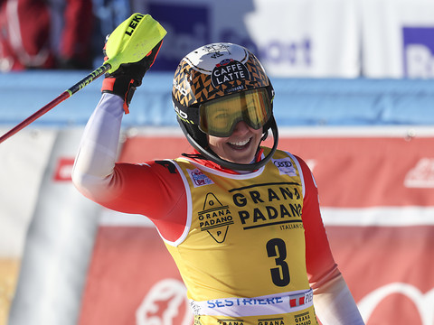 Holdener remet le couvert en slalom