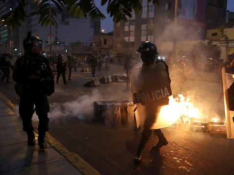 Deux morts lors des manifestations contre la nouvelle présidente