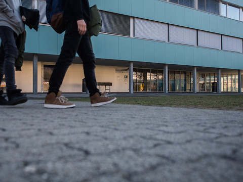 Hausse sans précédent des troubles mentaux chez les jeunes filles